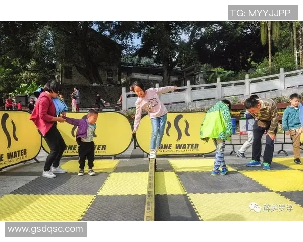 旋转跳动如履平地，高校一扁带扮演如“轻功”走红，教师：带子5厘米宽，躺着不难